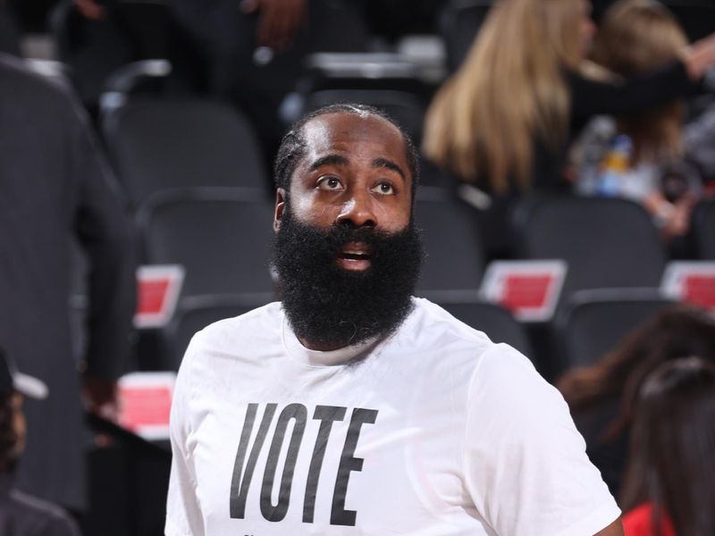 INGLEWOOD, CA - NOVEMBER 4: James Harden #1 of the LA Clippers warms up before the game against the San Antonio Spurs on November 4, 2024 at Intuit Dome in Los Angeles, California. NOTE TO USER: User expressly acknowledges and agrees that, by downloading and/or using this Photograph, user is consenting to the terms and conditions of the Getty Images License Agreement. Mandatory Copyright Notice: Copyright 2024 NBAE (Photo by Nathaniel S. Butler/NBAE via Getty Images)