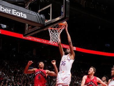 TORONTO, CANADA - NOVEMBER 29:  Kevin Durant #35 of the Phoenix Suns goes to the basket during the game on November 29, 2023 at the Scotiabank Arena in Toronto, Ontario, Canada.  NOTE TO USER: User expressly acknowledges and agrees that, by downloading and or using this Photograph, user is consenting to the terms and conditions of the Getty Images License Agreement.  Mandatory Copyright Notice: Copyright 2023 NBAE (Photo by Mark Blinch/NBAE via Getty Images)