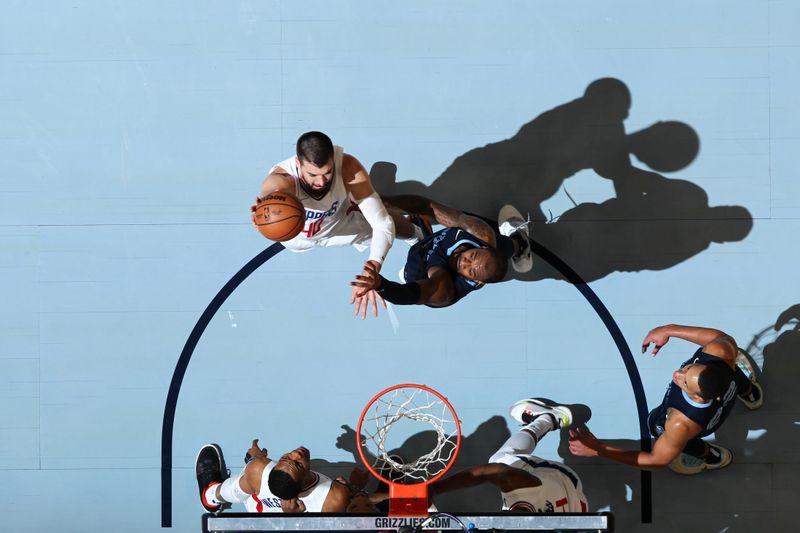 MEMPHIS, TN - JANUARY 12:  Ivica Zubac #40 of the LA Clippers drives to the basket during the game against the Memphis Grizzlies on January 12, 2024 at FedExForum in Memphis, Tennessee. NOTE TO USER: User expressly acknowledges and agrees that, by downloading and or using this photograph, User is consenting to the terms and conditions of the Getty Images License Agreement. Mandatory Copyright Notice: Copyright 2024 NBAE (Photo by Joe Murphy/NBAE via Getty Images)