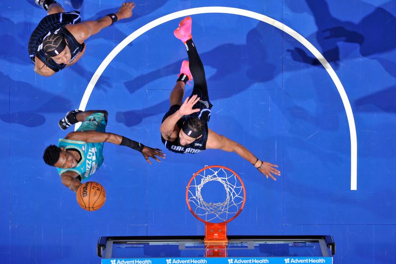 ORLANDO, FL - MARCH 19: Brandon Miller #24 of the Charlotte Hornets drives to the basket during the game against the Orlando Magic on March 19, 2024 at the Kia Center in Orlando, Florida. NOTE TO USER: User expressly acknowledges and agrees that, by downloading and or using this photograph, User is consenting to the terms and conditions of the Getty Images License Agreement. Mandatory Copyright Notice: Copyright 2024 NBAE (Photo by Fernando Medina/NBAE via Getty Images)