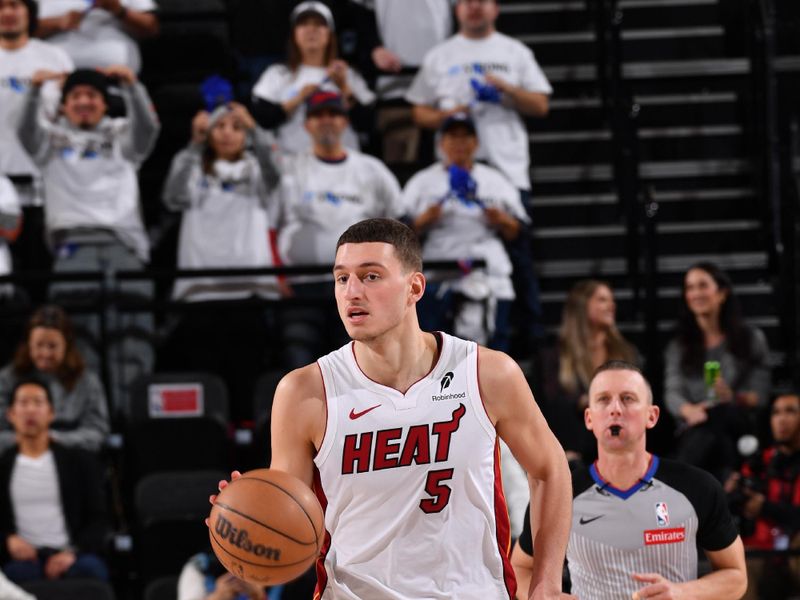 INGLEWOOD, CA - JANUARY 13:  Nikola Jovic #5 of the Miami Heat dribbles the ball during the game against the LA Clippers on January 13, 2025 at Intuit Dome in Los Angeles, California. NOTE TO USER: User expressly acknowledges and agrees that, by downloading and/or using this Photograph, user is consenting to the terms and conditions of the Getty Images License Agreement. Mandatory Copyright Notice: Copyright 2025 NBAE (Photo by Juan Ocampo/NBAE via Getty Images)