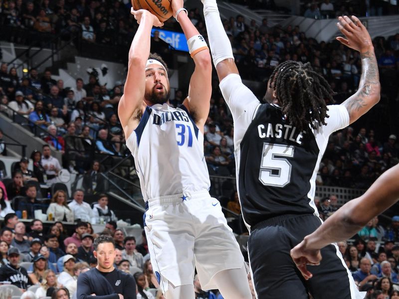 SAN ANTONIO, TX - MARCH 10: Klay Thompson #31 of the Dallas Mavericks shoots the ball during the game against the San Antonio Spurs on March 10, 2025 at the Frost Bank Center in San Antonio, Texas. NOTE TO USER: User expressly acknowledges and agrees that, by downloading and or using this photograph, user is consenting to the terms and conditions of the Getty Images License Agreement. Mandatory Copyright Notice: Copyright 2025 NBAE (Photos by Michael Gonzales/NBAE via Getty Images)