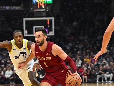 CLEVELAND, OHIO - DECEMBER 20: Max Strus #1 of the Cleveland Cavaliers drives to the basket around Kris Dunn #11 of the Utah Jazz during the second quarter at Rocket Mortgage Fieldhouse on December 20, 2023 in Cleveland, Ohio. NOTE TO USER: User expressly acknowledges and agrees that, by downloading and or using this photograph, User is consenting to the terms and conditions of the Getty Images License Agreement. (Photo by Jason Miller/Getty Images)