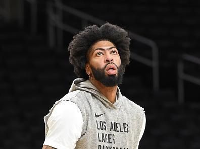 LOS ANGELES, CA - NOVEMBER 12: Anthony Davis #3 of the Los Angeles Lakers warms up before the game against the Portland Trail Blazers on November 12, 2023 at Crypto.Com Arena in Los Angeles, California. NOTE TO USER: User expressly acknowledges and agrees that, by downloading and/or using this Photograph, user is consenting to the terms and conditions of the Getty Images License Agreement. Mandatory Copyright Notice: Copyright 2023 NBAE (Photo by Andrew D. Bernstein/NBAE via Getty Images)