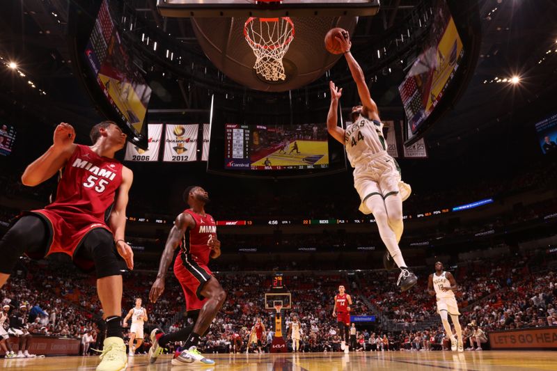 MIAMI, FL - NOVEMBER 26: Andre Jackson Jr. #44 of the Milwaukee Bucks drives to the basket during the game against the Miami Heat during the Emirates NBA Cup game on November 26, 2024 at Kaseya Center in Miami, Florida. NOTE TO USER: User expressly acknowledges and agrees that, by downloading and or using this Photograph, user is consenting to the terms and conditions of the Getty Images License Agreement. Mandatory Copyright Notice: Copyright 2024 NBAE (Photo by Issac Baldizon/NBAE via Getty Images)