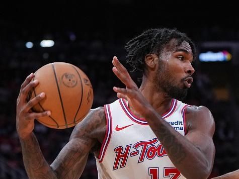 HOUSTON, TEXAS - DECEMBER 27: Tari Eason #17 of the Houston Rockets holds the ball during the third quarter of the game against the Phoenix Suns at Toyota Center on December 27, 2023 in Houston, Texas. User expressly acknowledges and agrees that, by downloading and or using this photograph, User is consenting to the terms and conditions of the Getty Images License Agreement. (Photo by Alex Bierens de Haan/Getty Images)