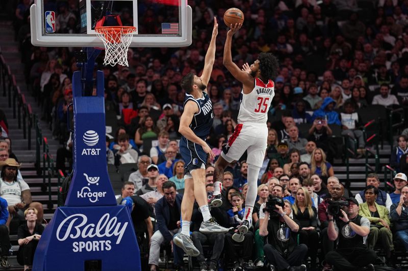 DALLAS, TX - FEBRUARY 12: Marvin Bagley III #35 of the Washington Wizards drives to the basket during the game against the Dallas Mavericks on February 12, 2024 at the American Airlines Center in Dallas, Texas. NOTE TO USER: User expressly acknowledges and agrees that, by downloading and or using this photograph, User is consenting to the terms and conditions of the Getty Images License Agreement. Mandatory Copyright Notice: Copyright 2024 NBAE (Photo by Glenn James/NBAE via Getty Images)