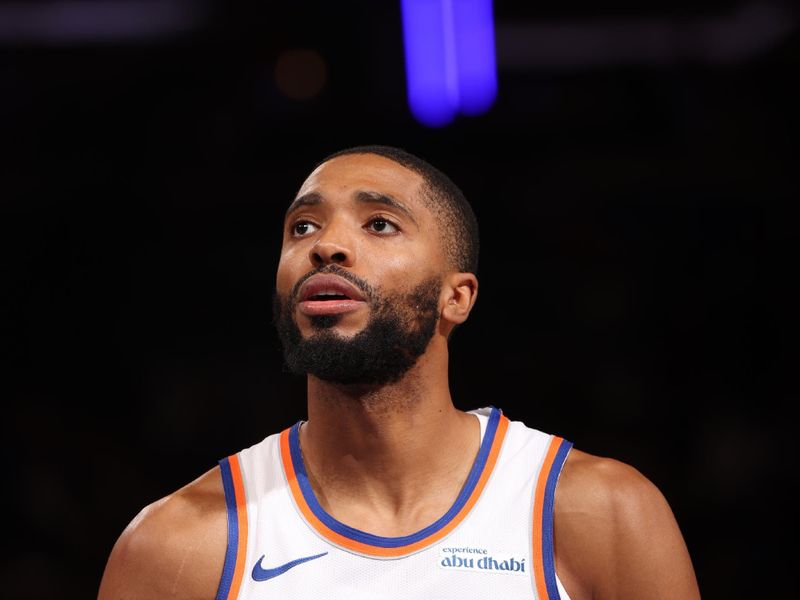 NEW YORK, NY - NOVEMBER 13: Mikal Bridges #25 of the New York Knicks prepares to shoot a free throw during the game against the Chicago Bulls on November 13, 2024 at Madison Square Garden in New York City, New York.  NOTE TO USER: User expressly acknowledges and agrees that, by downloading and or using this photograph, User is consenting to the terms and conditions of the Getty Images License Agreement. Mandatory Copyright Notice: Copyright 2024 NBAE  (Photo by Joe Murphy/NBAE via Getty Images)