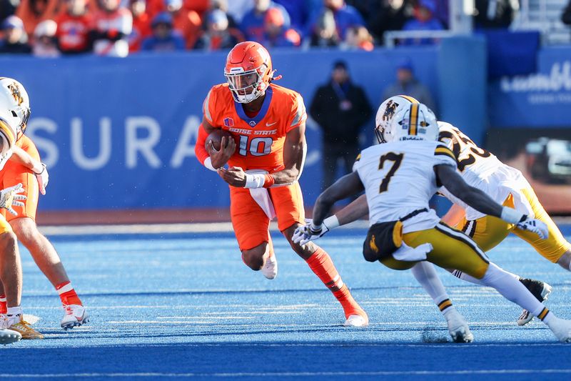 Oct 28, 2023; Boise, Idaho, USA; Andrew Simpson Linebacker (10) runs with the ball during the first half against the against the Wyoming Cowboys at Albertsons Stadium. Mandatory Credit: Brian Losness-USA TODAY Sports
