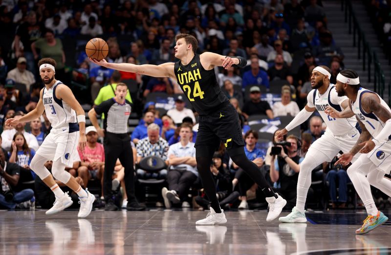 DALLAS, TEXAS - OCTOBER 10: Walker Kessler #24 of the Utah Jazz catches a pass against the Dallas Mavericks in the first half at American Airlines Center on October 10, 2024 in Dallas, Texas. NOTE TO USER: User expressly acknowledges and agrees that, by downloading and or using this Photograph, user is consenting to the terms and conditions of the Getty Images License Agreement. Mandatory Copyright Notice: Copyright 2024 NBAE (Photo by Tim Heitman/Getty Images)