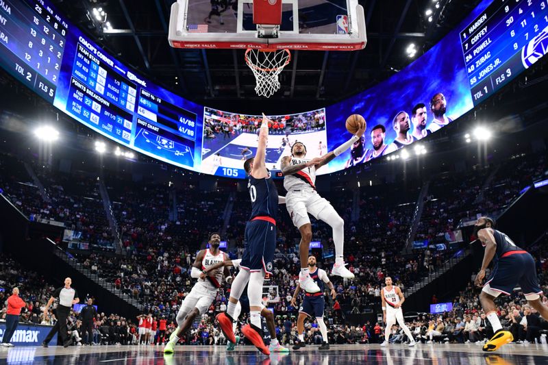 INGLEWOOD, CA - OCTOBER 30: Anfernee Simons #1 of the Portland Trail Blazers drives to the basket during the game against the LA Clippers on October 30, 2024 at Intuit Dome in Los Angeles, California. NOTE TO USER: User expressly acknowledges and agrees that, by downloading and/or using this Photograph, user is consenting to the terms and conditions of the Getty Images License Agreement. Mandatory Copyright Notice: Copyright 2024 NBAE (Photo by Adam Pantozzi/NBAE via Getty Images)