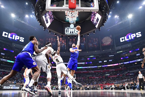 LOS ANGELES, CA - NOVEMBER 27:  Ivica Zubac #40 of the LA Clippers goes to the basket during the game on November 27, 2023 at Crypto.Com Arena in Los Angeles, California. NOTE TO USER: User expressly acknowledges and agrees that, by downloading and/or using this Photograph, user is consenting to the terms and conditions of the Getty Images License Agreement. Mandatory Copyright Notice: Copyright 2023 NBAE (Photo by Adam Pantozzi/NBAE via Getty Images)