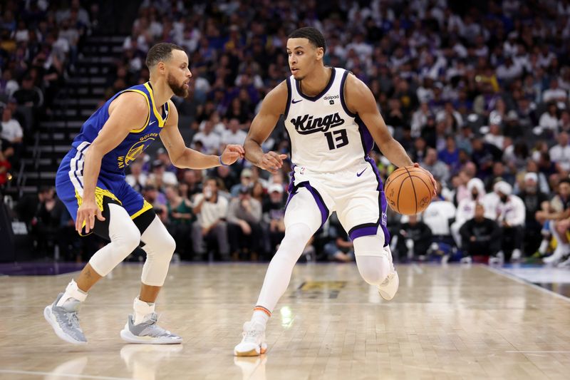 SACRAMENTO, CALIFORNIA - APRIL 16: Keegan Murray #13 of the Sacramento Kings is guarded by Stephen Curry #30 of the Golden State Warriors in the second half during the Play-In Tournament at Golden 1 Center on April 16, 2024 in Sacramento, California.  NOTE TO USER: User expressly acknowledges and agrees that, by downloading and or using this photograph, User is consenting to the terms and conditions of the Getty Images License Agreement.  (Photo by Ezra Shaw/Getty Images)