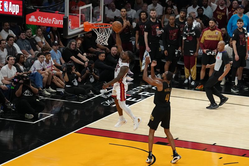 MIAMI, FL - APRIL 26: Davion Mitchell #45 of the Miami Heat drives to the basket during the game against the Cleveland Cavaliers during Round 1 Game 3 of the 2025 NBA Playoffs on April 26, 2025 at Kaseya Center in Miami, Florida. NOTE TO USER: User expressly acknowledges and agrees that, by downloading and or using this Photograph, user is consenting to the terms and conditions of the Getty Images License Agreement. Mandatory Copyright Notice: Copyright 2025 NBAE(Photo by Eric Espada/NBAE via Getty Images)
