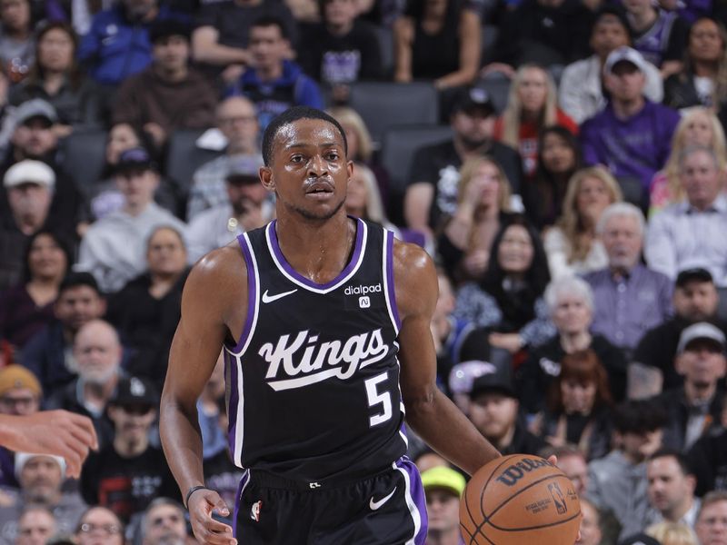 SACRAMENTO, CA - FEBRUARY 22: De'Aaron Fox #5 of the Sacramento Kings dribbles the ball during the game against the San Antonio Spurs on February 22, 2024 at Golden 1 Center in Sacramento, California. NOTE TO USER: User expressly acknowledges and agrees that, by downloading and or using this Photograph, user is consenting to the terms and conditions of the Getty Images License Agreement. Mandatory Copyright Notice: Copyright 2023 NBAE (Photo by Rocky Widner/NBAE via Getty Images)