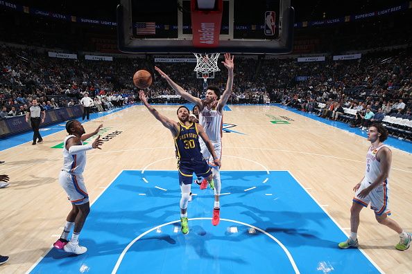 OKLAHOMA CITY, OK - DECEMBER 8: Stephen Curry #30 of the Golden State Warriors drives to the basket during the game against the Oklahoma City Thunder on December 8, 2023 at Paycom Arena in Oklahoma City, Oklahoma. NOTE TO USER: User expressly acknowledges and agrees that, by downloading and or using this photograph, User is consenting to the terms and conditions of the Getty Images License Agreement. Mandatory Copyright Notice: Copyright 2023 NBAE (Photo by Zach Beeker/NBAE via Getty Images)