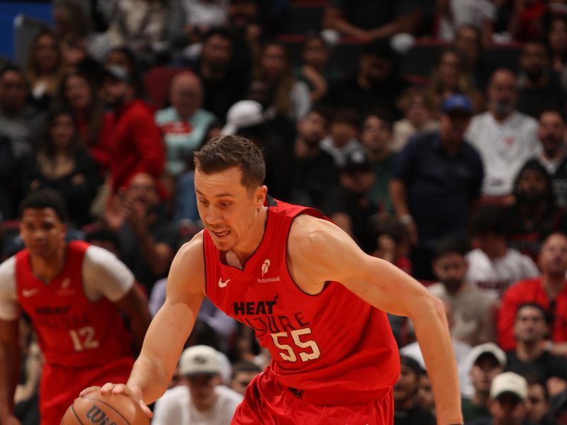 MIAMI, FL - DECEMBER 8: Duncan Robinson #55 of the Miami Heat dribbles the ball during the game against the Cleveland Cavaliers on December 8, 2024 at Kaseya Center in Miami, Florida. NOTE TO USER: User expressly acknowledges and agrees that, by downloading and or using this Photograph, user is consenting to the terms and conditions of the Getty Images License Agreement. Mandatory Copyright Notice: Copyright 2024 NBAE (Photo by Issac Baldizon/NBAE via Getty Images)