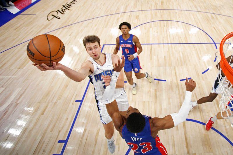 DETROIT, MI - FEBRUARY 4: Franz Wagner #22 of the Orlando Magic drives to the basket during the game against the Detroit Pistons on February 4, 2024 at Little Caesars Arena in Detroit, Michigan. NOTE TO USER: User expressly acknowledges and agrees that, by downloading and/or using this photograph, User is consenting to the terms and conditions of the Getty Images License Agreement. Mandatory Copyright Notice: Copyright 2024 NBAE (Photo by Brian Sevald/NBAE via Getty Images)