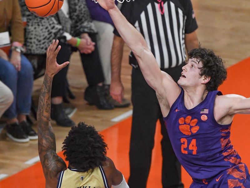 Jan 24, 2023; Clemson, South Carolina, USA; Clemson Tigers center PJ Hall (24) defends against Georgia Tech Yellow Jackets forward Javon Franklin (4) during the first half at Littlejohn Coliseum. Mandatory Credit: Ken Ruinard-USA TODAY Sports