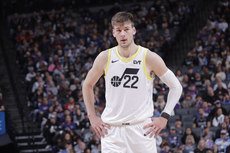 SACRAMENTO, CA - NOVEMBER 16: Kyle Filipowski #22 of the Utah Jazz looks on during the game against the Sacramento Kings on November 16, 2024 at Golden 1 Center in Sacramento, California. NOTE TO USER: User expressly acknowledges and agrees that, by downloading and or using this Photograph, user is consenting to the terms and conditions of the Getty Images License Agreement. Mandatory Copyright Notice: Copyright 2024 NBAE (Photo by Rocky Widner/NBAE via Getty Images)