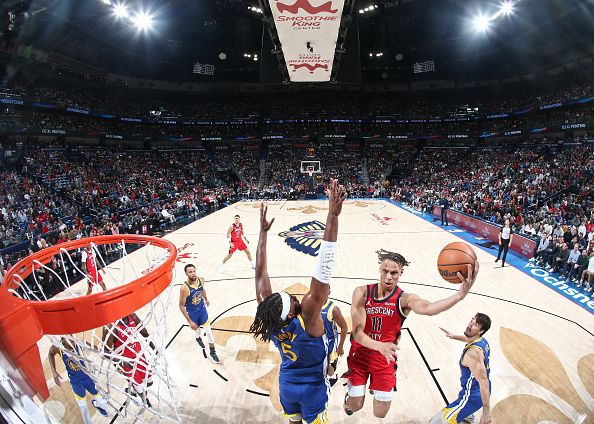 NEW ORLEANS, LA - OCTOBER 30: Dyson Daniels #11 of the New Orleans Pelicans drives to the basket during the game against the Golden State Warriors on October 30, 2023 at the Smoothie King Center in New Orleans, Louisiana. NOTE TO USER: User expressly acknowledges and agrees that, by downloading and or using this Photograph, user is consenting to the terms and conditions of the Getty Images License Agreement. Mandatory Copyright Notice: Copyright 2023 NBAE (Photo by Layne Murdoch Jr./NBAE via Getty Images)