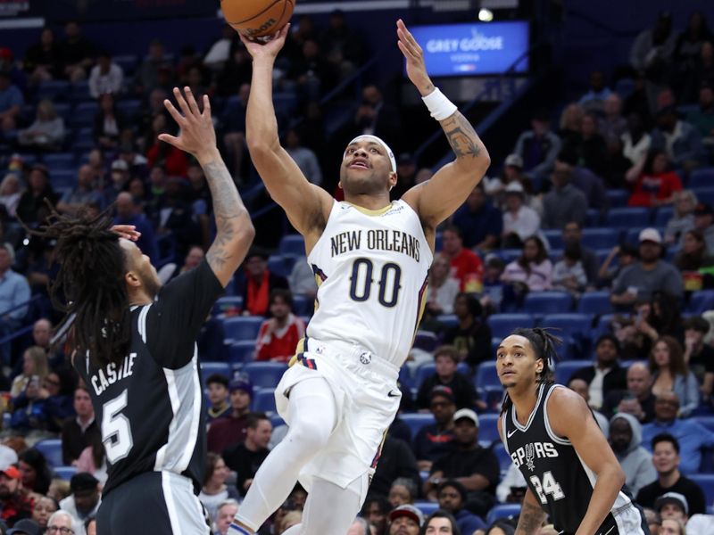 NEW ORLEANS, LOUISIANA - FEBRUARY 25: Bruce Brown #00 of the New Orleans Pelicans shoots against Stephon Castle #5 of the San Antonio Spurs during the first half at Smoothie King Center on February 25, 2025 in New Orleans, Louisiana. NOTE TO USER: User expressly acknowledges and agrees that, by downloading and or using this Photograph, user is consenting to the terms and conditions of the Getty Images License Agreement. (Photo by Jonathan Bachman/Getty Images)