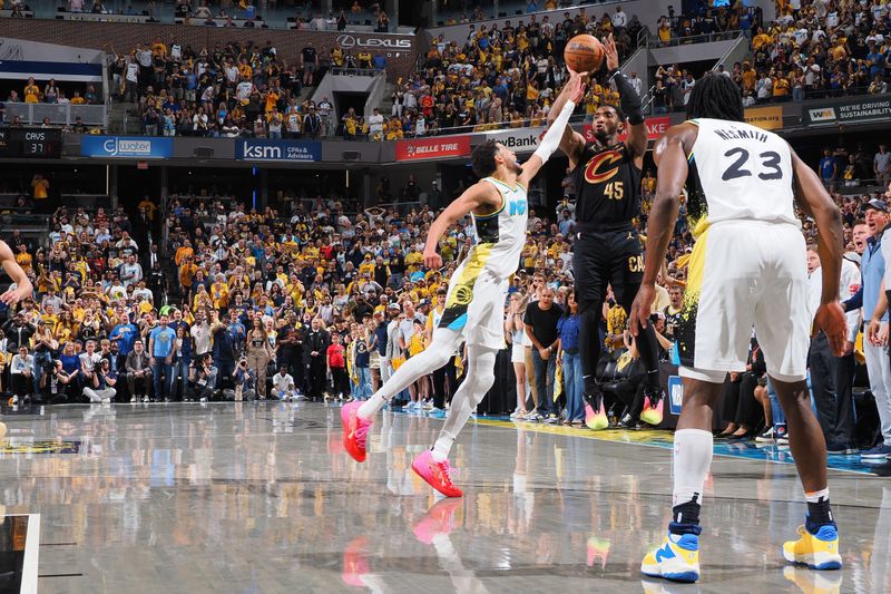 INDIANAPOLIS, IN - MAY 11: Donovan Mitchell #45 of the Cleveland Cavaliers shoots a three point basket during the game against the Indiana Pacers during Round Two Game Four of the 2025 NBA Playoffs on May 11, 2025 at Gainbridge Fieldhouse in Indianapolis, Indiana. NOTE TO USER: User expressly acknowledges and agrees that, by downloading and or using this Photograph, user is consenting to the terms and conditions of the Getty Images License Agreement. Mandatory Copyright Notice: Copyright 2025 NBAE (Photo by Ron Hoskins/NBAE via Getty Images)