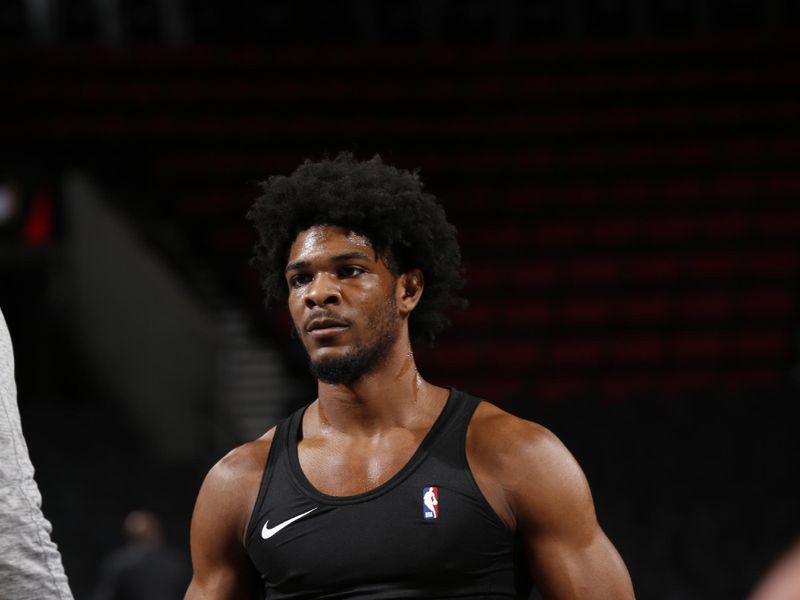 PORTLAND, OR - NOVEMBER 29: Scoot Henderson #00 of the Portland Trail Blazers warms up before the game against the Sacramento Kings during the Emirates NBA Cup on November 29, 2024 at the Moda Center Arena in Portland, Oregon. NOTE TO USER: User expressly acknowledges and agrees that, by downloading and or using this photograph, user is consenting to the terms and conditions of the Getty Images License Agreement. Mandatory Copyright Notice: Copyright 2024 NBAE (Photo by Cameron Browne/NBAE via Getty Images)