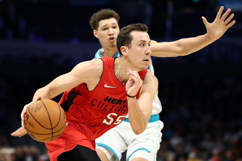 CHARLOTTE, NORTH CAROLINA - NOVEMBER 27: Duncan Robinson #55 of the Miami Heat drives to the basket against Tidjane Salaun #31 of the Charlotte Hornets during the second half of the game at Spectrum Center on November 27, 2024 in Charlotte, North Carolina. NOTE TO USER: User expressly acknowledges and agrees that, by downloading and or using this photograph, User is consenting to the terms and conditions of the Getty Images License Agreement. (Photo by Jared C. Tilton/Getty Images)