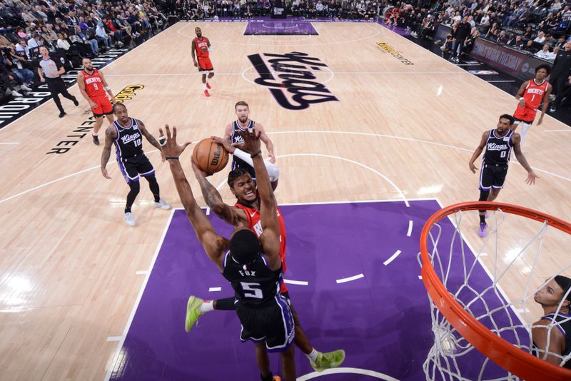 SACRAMENTO, CA - JANUARY 16: Jalen Green #4 of the Houston Rockets drives to the basket during the game against the Sacramento Kings on January 16, 2025 at Golden 1 Center in Sacramento, California. NOTE TO USER: User expressly acknowledges and agrees that, by downloading and or using this Photograph, user is consenting to the terms and conditions of the Getty Images License Agreement. Mandatory Copyright Notice: Copyright 2025 NBAE (Photo by Rocky Widner/NBAE via Getty Images)