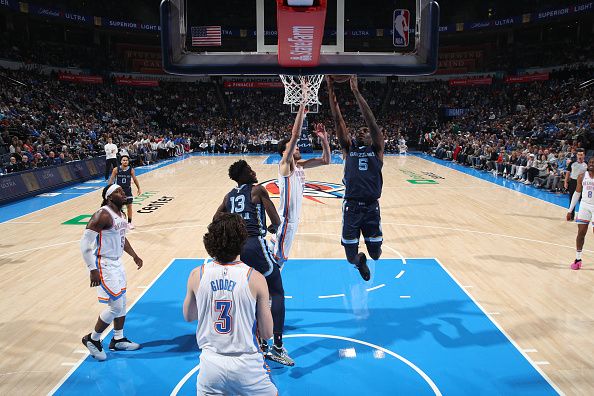 OKLAHOMA CITY, OK - DECEMBER 18:  Vince Williams Jr. #5 of the Memphis Grizzlies drives to the basket during the game against the Oklahoma City Thunder on December 18, 2023 at Paycom Arena in Oklahoma City, Oklahoma. NOTE TO USER: User expressly acknowledges and agrees that, by downloading and or using this photograph, User is consenting to the terms and conditions of the Getty Images License Agreement. Mandatory Copyright Notice: Copyright 2023 NBAE (Photo by Zach Beeker/NBAE via Getty Images)