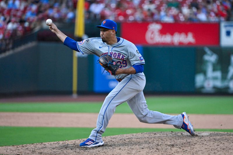 Aug 5, 2024; St. Louis, Missouri, USA;  New York Mets relief pitcher Edwin Diaz (39) pitches against the St. Louis Cardinals during the ninth inning at Busch Stadium. Mandatory Credit: Jeff Curry-USA TODAY Sports