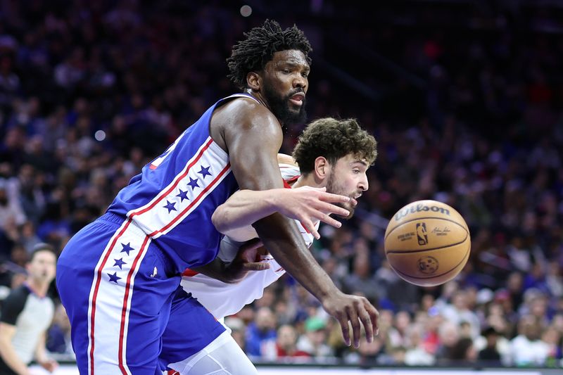 PHILADELPHIA, PENNSYLVANIA - JANUARY 15: Joel Embiid #21 of the Philadelphia 76ers and Alperen Sengun #28 of the Houston Rockets challenge for the ball during the first quarter at the Wells Fargo Center on January 15, 2024 in Philadelphia, Pennsylvania. NOTE TO USER: User expressly acknowledges and agrees that, by downloading and or using this photograph, User is consenting to the terms and conditions of the Getty Images License Agreement. (Photo by Tim Nwachukwu/Getty Images)