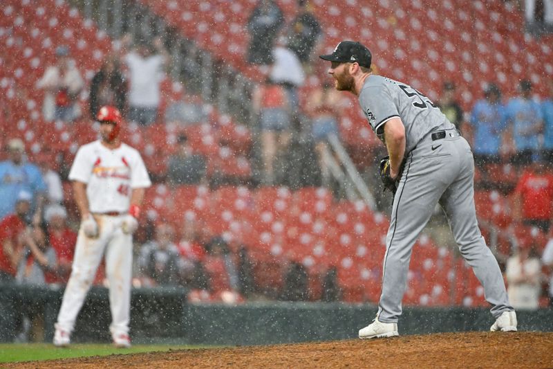 May 4, 2024; St. Louis, Missouri, USA;  Chicago White Sox relief pitcher John Brebbia (59) gets his sign as rain falls during the tenth inning against the St. Louis Cardinals at Busch Stadium. Mandatory Credit: Jeff Curry-USA TODAY Sports