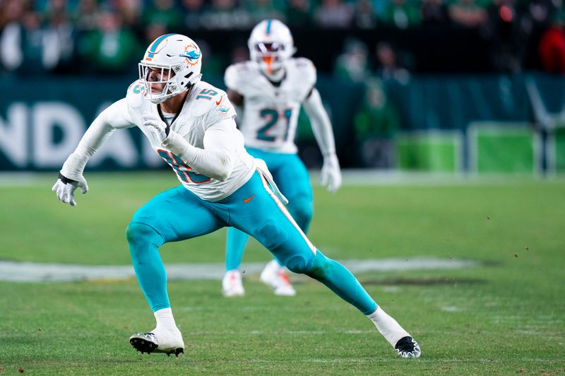 Miami Dolphins linebacker Jaelan Phillips (15) in action during the NFL football game against the Philadelphia Eagles, Sunday, Oct. 22, 2023, in Philadelphia. (AP Photo/Chris Szagola)