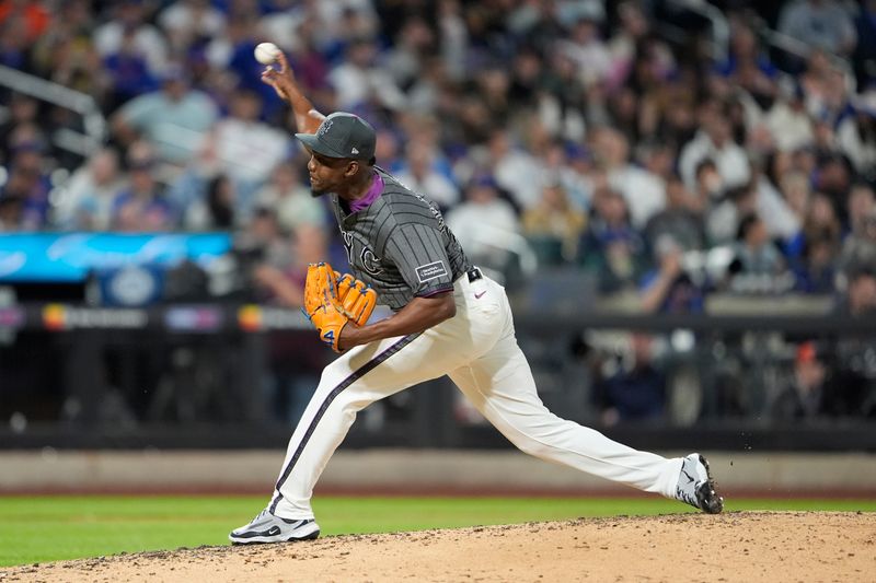 May 10, 2025; New York City, New York, USA; New York Mets pitcher Huascar Brazoban (43) delivers a pitch against the Chicago Cubs during the sixth inning at Citi Field. Mandatory Credit: Gregory Fisher-Imagn Images