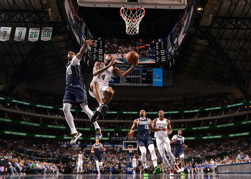 DALLAS, TX - OCTOBER 24: Blake Wesley #14 of the San Antonio Spurs drives to the basket during the game against the Dallas Mavericks on October 24, 2024 at the American Airlines Center in Dallas, Texas. NOTE TO USER: User expressly acknowledges and agrees that, by downloading and or using this photograph, User is consenting to the terms and conditions of the Getty Images License Agreement. Mandatory Copyright Notice: Copyright 2024 NBAE (Photo by Glenn James/NBAE via Getty Images)