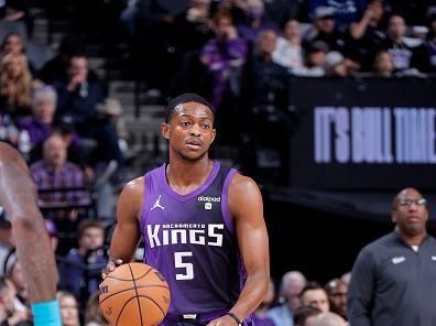 SACRAMENTO, CA - JANUARY 2: De'Aaron Fox #5 of the Sacramento Kings dribbles the ball during the game against the Charlotte Hornets on January 2, 2024 at Golden 1 Center in Sacramento, California. NOTE TO USER: User expressly acknowledges and agrees that, by downloading and or using this Photograph, user is consenting to the terms and conditions of the Getty Images License Agreement. Mandatory Copyright Notice: Copyright 2024 NBAE (Photo by Rocky Widner/NBAE via Getty Images)