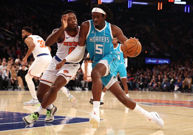 NEW YORK, NEW YORK - DECEMBER 05:  Mark Williams #5 of the Charlotte Hornets drives against OG Anunoby #8 of the New York Knicks during their game at Madison Square Garden on December 05, 2024 in New York City.  User expressly acknowledges and agrees that, by downloading and or using this photograph, User is consenting to the terms and conditions of the Getty Images License Agreement.  (Photo by Al Bello/Getty Images)