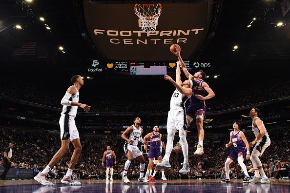 PHOENIX, AZ - NOVEMBER 2: Drew Eubanks #14 of the Phoenix Suns grabs the rebound during the game against the San Antonio Spurs on November 2, 2023 at Footprint Center in Phoenix, Arizona. NOTE TO USER: User expressly acknowledges and agrees that, by downloading and or using this photograph, user is consenting to the terms and conditions of the Getty Images License Agreement. Mandatory Copyright Notice: Copyright 2023 NBAE (Photo by Garrett Ellwood/NBAE via Getty Images)