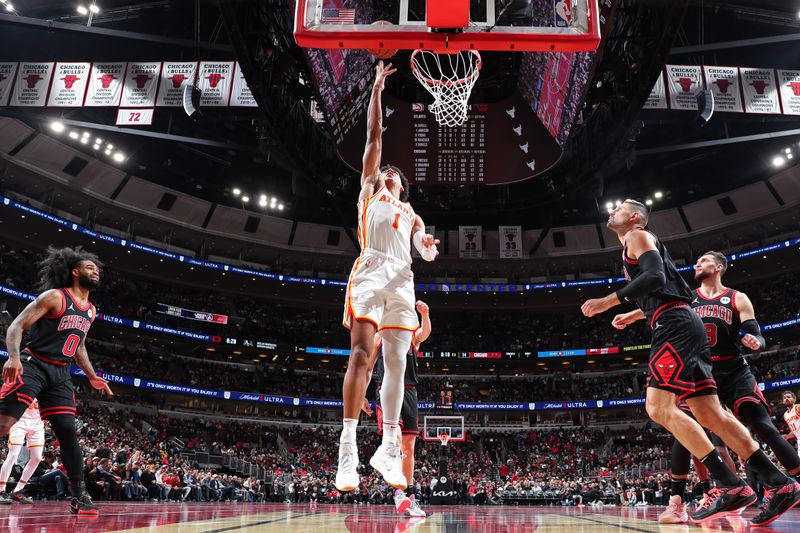 CHICAGO, IL - NOVEMBER 22: Jalen Johnson #1 of the Atlanta Hawks drives to the basket during the game against the Chicago Bulls during the Emirates NBA Cup game on November 22, 2024 at United Center in Chicago, Illinois. NOTE TO USER: User expressly acknowledges and agrees that, by downloading and or using this photograph, User is consenting to the terms and conditions of the Getty Images License Agreement. Mandatory Copyright Notice: Copyright 2024 NBAE (Photo by Jeff Haynes/NBAE via Getty Images)