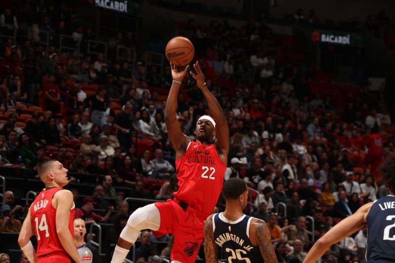 MIAMI, FL - NOVEMBER 24: Jimmy Butler #22 of the Miami Heat shoots the ball during the game against the Dallas Mavericks on November 24, 2024 at Kaseya Center in Miami, Florida. NOTE TO USER: User expressly acknowledges and agrees that, by downloading and or using this Photograph, user is consenting to the terms and conditions of the Getty Images License Agreement. Mandatory Copyright Notice: Copyright 2024 NBAE (Photo by Issac Baldizon/NBAE via Getty Images)