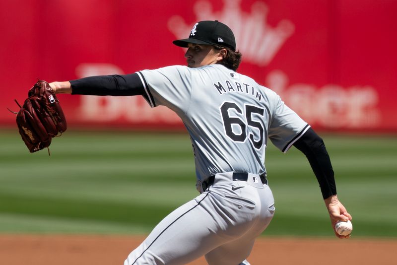 Aug 7, 2024; Oakland, California, USA; Chicago White Sox starting pitcher Davis Martin (65) delivers against the Oakland Athletics during the first inning at Oakland-Alameda County Coliseum. Mandatory Credit: D. Ross Cameron-USA TODAY Sports