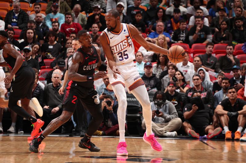 MIAMI, FL - JANUARY 29: Kevin Durant #35 of the Phoenix Suns handles the ball during the game against the Miami Heat on January 29, 2024 at Kaseya Center in Miami, Florida. NOTE TO USER: User expressly acknowledges and agrees that, by downloading and or using this Photograph, user is consenting to the terms and conditions of the Getty Images License Agreement. Mandatory Copyright Notice: Copyright 2024 NBAE (Photo by Issac Baldizon/NBAE via Getty Images)