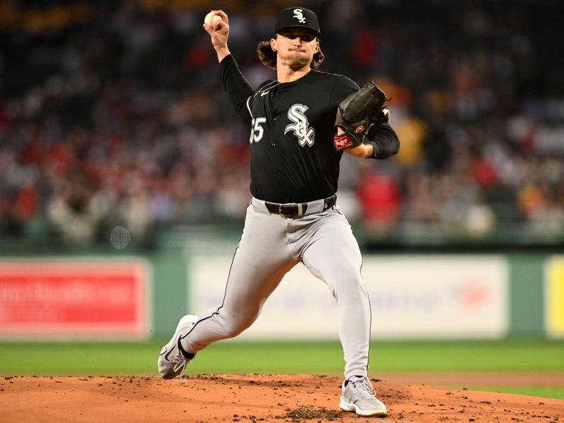 Sep 6, 2024; Boston, Massachusetts, USA; Chicago White Sox starting pitcher Davis Martin (65) pitches against the Boston Red Sox during the first inning at Fenway Park. Mandatory Credit: Brian Fluharty-Imagn Images