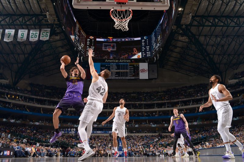 DALLAS, TX - DECEMBER 7: Jaxson Hayes #11 of the Los Angeles Lakers shoots the ball during the game against the Dallas Mavericks on December 7, 2025 at American Airlines Center in Dallas, Texas. NOTE TO USER: User expressly acknowledges and agrees that, by downloading and or using this photograph, User is consenting to the terms and conditions of the Getty Images License Agreement. Mandatory Copyright Notice: Copyright 2025 NBAE (Photo by Glenn James/NBAE via Getty Images)