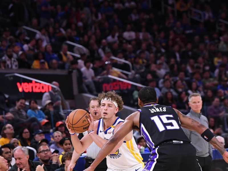 SAN FRANCISCO, CA - OCTOBER 11: Brandin Podziemski #2 of the Golden State Warriors passes the ball during the game against the Sacramento Kings during a NBA Preseason game on October 11, 2024 at Chase Center in San Francisco, California. NOTE TO USER: User expressly acknowledges and agrees that, by downloading and or using this photograph, user is consenting to the terms and conditions of Getty Images License Agreement. Mandatory Copyright Notice: Copyright 2024 NBAE (Photo by Noah Graham/NBAE via Getty Images)