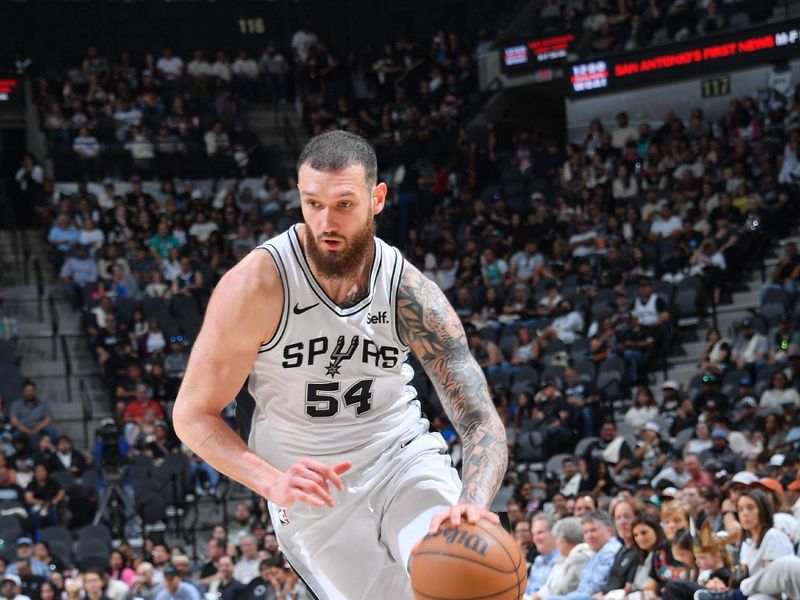 SAN ANTONIO, TX - APRIL 14: Sandro Mamukelashvili #54 of the San Antonio Spurs  drives to the basket during the game against the Detroit Pistons on April 14, 2024 at the Frost Bank Center in San Antonio, Texas. NOTE TO USER: User expressly acknowledges and agrees that, by downloading and or using this photograph, user is consenting to the terms and conditions of the Getty Images License Agreement. Mandatory Copyright Notice: Copyright 2024 NBAE (Photos by Michael Gonzales/NBAE via Getty Images)