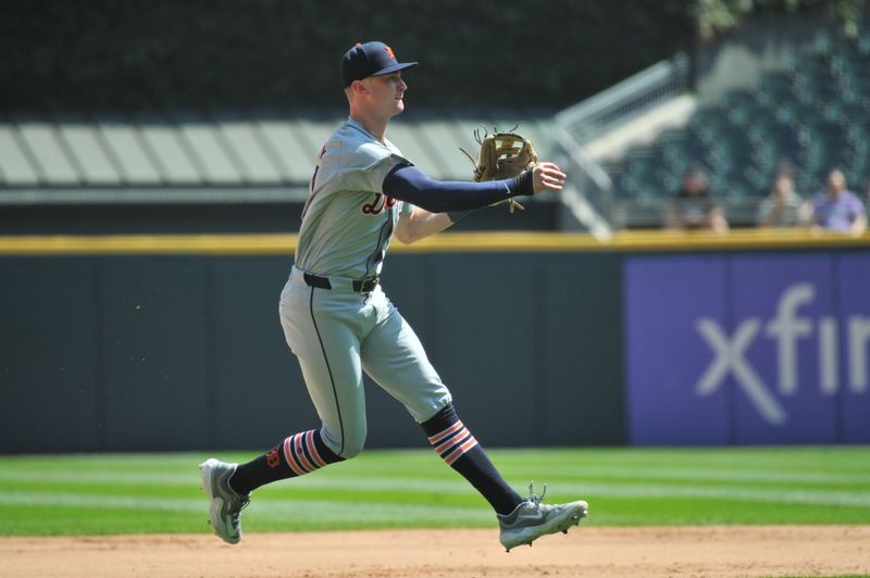 Aug 25, 2024; Chicago, Illinois, USA; Detroit Tigers shortstop Trey Sweeney (27) throws to first base to force out Chicago White Sox right fielder Corey Julks (not pictured) during the first inning at Guaranteed Rate Field. Mandatory Credit: Patrick Gorski-USA TODAY Sports