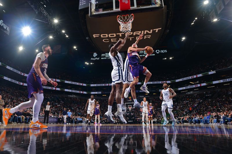 PHOENIX, AZ - JANUARY  7: Devin Booker #1 of the Phoenix Suns shoots the ball during the game against the Memphis Grizzlies on January 7, 2024 at Footprint Center in Phoenix, Arizona. NOTE TO USER: User expressly acknowledges and agrees that, by downloading and or using this photograph, user is consenting to the terms and conditions of the Getty Images License Agreement. Mandatory Copyright Notice: Copyright 2024 NBAE (Photo by Kate Frese/NBAE via Getty Images)